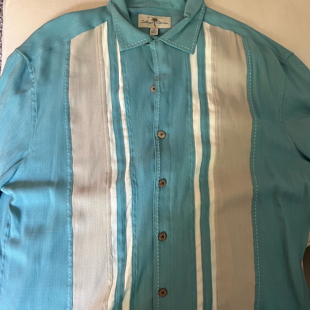Island Shores short sleeve button down shirt.
Used but like new. 
Size XL